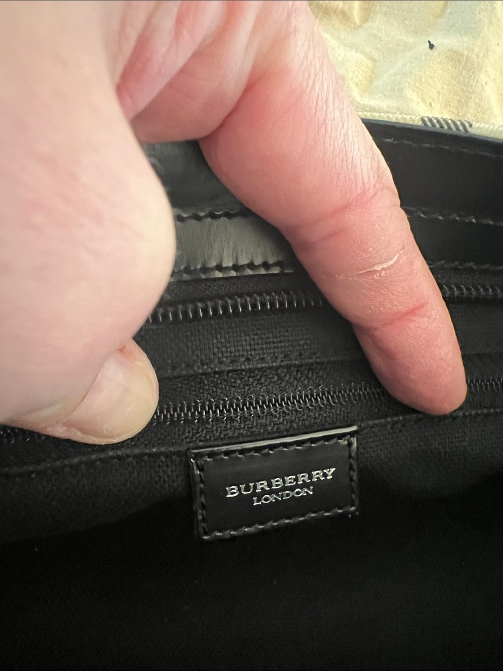 Burberry Beige Nova Check Shoulder Bag with Black Strap - Picture 4 of 8